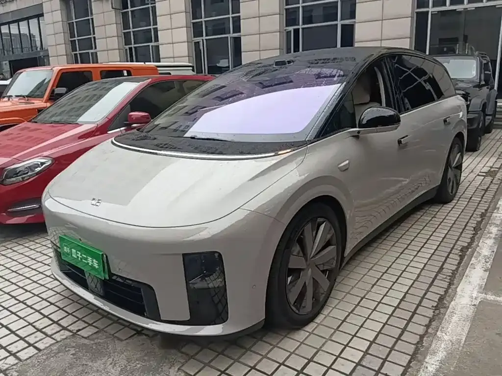 2025 Li Auto i8 Standard