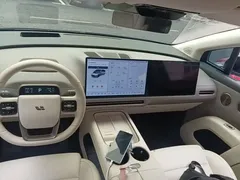 2025 Li Auto i8 Standard — фото 10