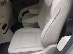 2025 Li Auto i8 Standard — фото 17