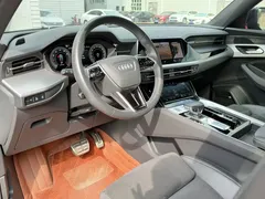 2023 Audi Q6 45 TFSI quattro Qiyun Light Feiqi Package, чёрный — фото 11