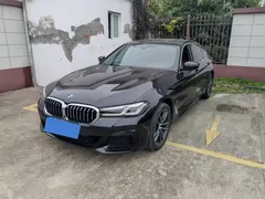 2022 BMW 5 Series 525Li M Sport Package, чёрный — фото 1
