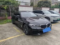 2022 BMW 5 Series 525Li M Sport Package, чёрный — фото 2