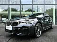 2023 BMW 5 Series 530Li Leading M Sport Package, чёрный — фото 1