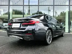 2023 BMW 5 Series 530Li Leading M Sport Package, чёрный — фото 2