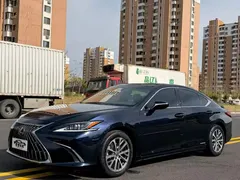 2021 Lexus ES 300h Excellence, синий — фото 1