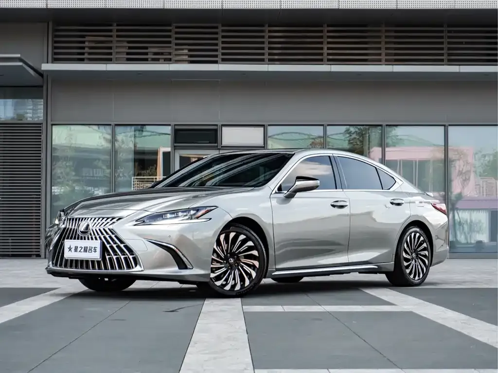2022 Lexus ES 300h Silver Limited Edition