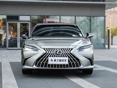 2022 Lexus ES 300h Silver Limited Edition — фото 3