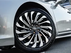 2022 Lexus ES 300h Silver Limited Edition — фото 5
