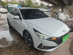 2021 Hyundai Elantra 1.5L CVT LUX Premium, белый — фото 4