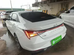 2021 Hyundai Elantra 1.5L CVT LUX Premium, белый — фото 5