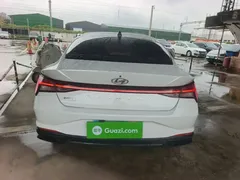 2021 Hyundai Elantra 1.5L CVT LUX Premium, белый — фото 6