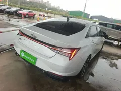 2021 Hyundai Elantra 1.5L CVT LUX Premium, белый — фото 7
