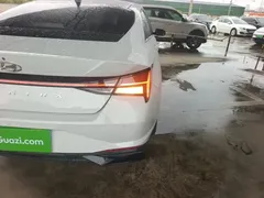 2021 Hyundai Elantra 1.5L CVT LUX Premium, белый — фото 8