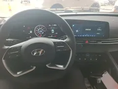 2021 Hyundai Elantra 1.5L CVT LUX Premium, белый — фото 10