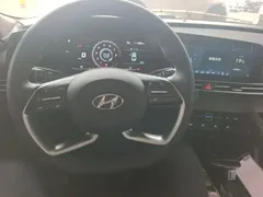 2021 Hyundai Elantra 1.5L CVT LUX Premium, белый — фото 11