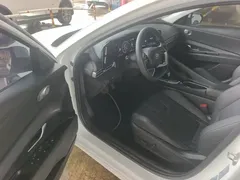2021 Hyundai Elantra 1.5L CVT LUX Premium, белый — фото 16