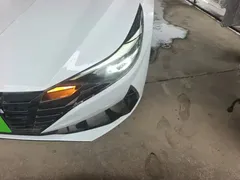 2021 Hyundai Elantra 1.5L CVT LUX Premium, белый — фото 24