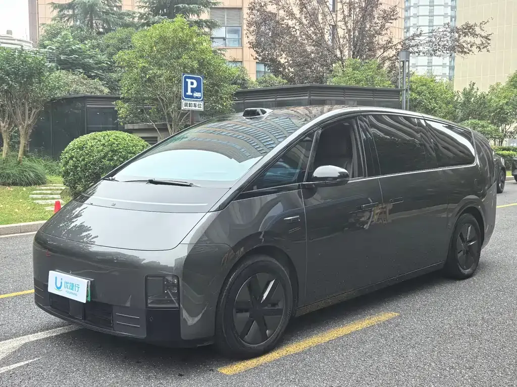 2024 Li Auto MEGA Ultra