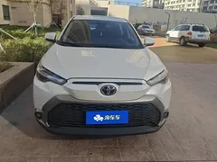 2022 Toyota Frontlander 2.0L CVT Luxury Plus, белый — фото 2