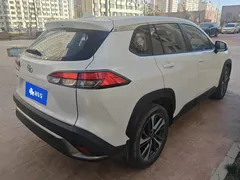 2022 Toyota Frontlander 2.0L CVT Luxury Plus, белый — фото 3