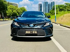 2021 Toyota Camry Hybrid 2.5HGVP Leading, чёрный — фото 2