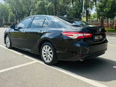 2021 Toyota Camry Hybrid 2.5HGVP Leading, чёрный — фото 5