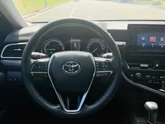 2021 Toyota Camry Hybrid 2.5HGVP Leading, чёрный — фото 12