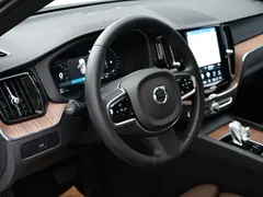 2023 Volvo XC60 4WD Luxury, белый — фото 15