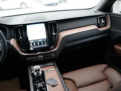 2023 Volvo XC60 4WD Luxury, белый — фото 17