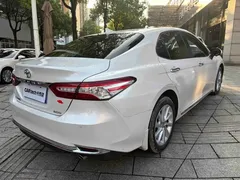 2023 Toyota Camry 2.0G Luxury, белый — фото 11