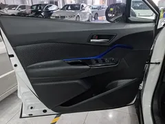 2023 Toyota C-HR 2.0L Luxury, белый — фото 4