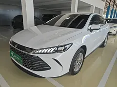 2025 BYD Qin PLUS DM-i PHEV Smart Driving 128km Advance, белый — фото 1