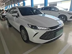 2025 BYD Qin PLUS DM-i PHEV Smart Driving 128km Advance, белый — фото 4