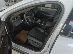 2025 BYD Qin PLUS DM-i PHEV Smart Driving 128km Advance, белый — фото 15