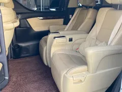 2021 Toyota Alphard Hybrid 2.5L Luxury, белый — фото 4