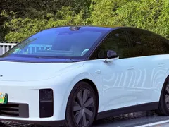 2025 Li Auto i6 2WD Standard, белый — фото 4