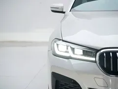 2022 BMW 5 Series 525Li M Sport Package, белый — фото 12