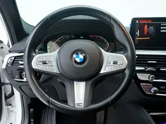2022 BMW 5 Series 525Li M Sport Package, белый — фото 16