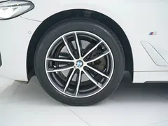 2022 BMW 5 Series 525Li M Sport Package, белый — фото 23