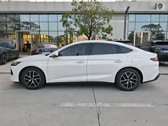 2024 BYD Qin L PHEV 80km Exceed, белый — фото 3