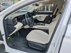 2024 BYD Qin L PHEV 80km Exceed, белый — фото 4