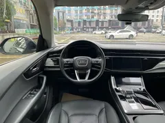 2021 Audi Q8 45 TFSI Luxury, чёрный — фото 5
