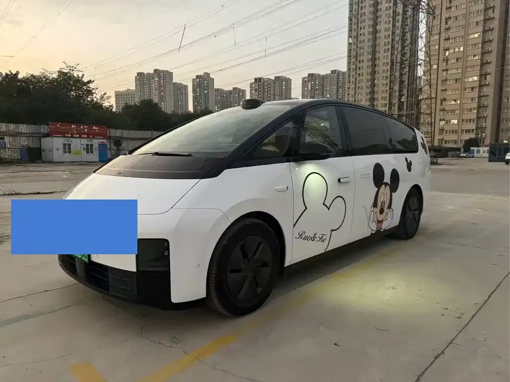 2024 Li Auto MEGA Ultra