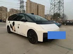 2024 Li Auto MEGA Ultra, белый — фото 3
