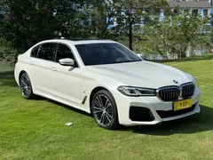 2022 BMW 5 Series 530Li M Sport Package, белый — фото 3