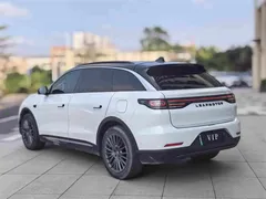 2024 Leapmotor C11 EREV 300 Premium, белый — фото 6