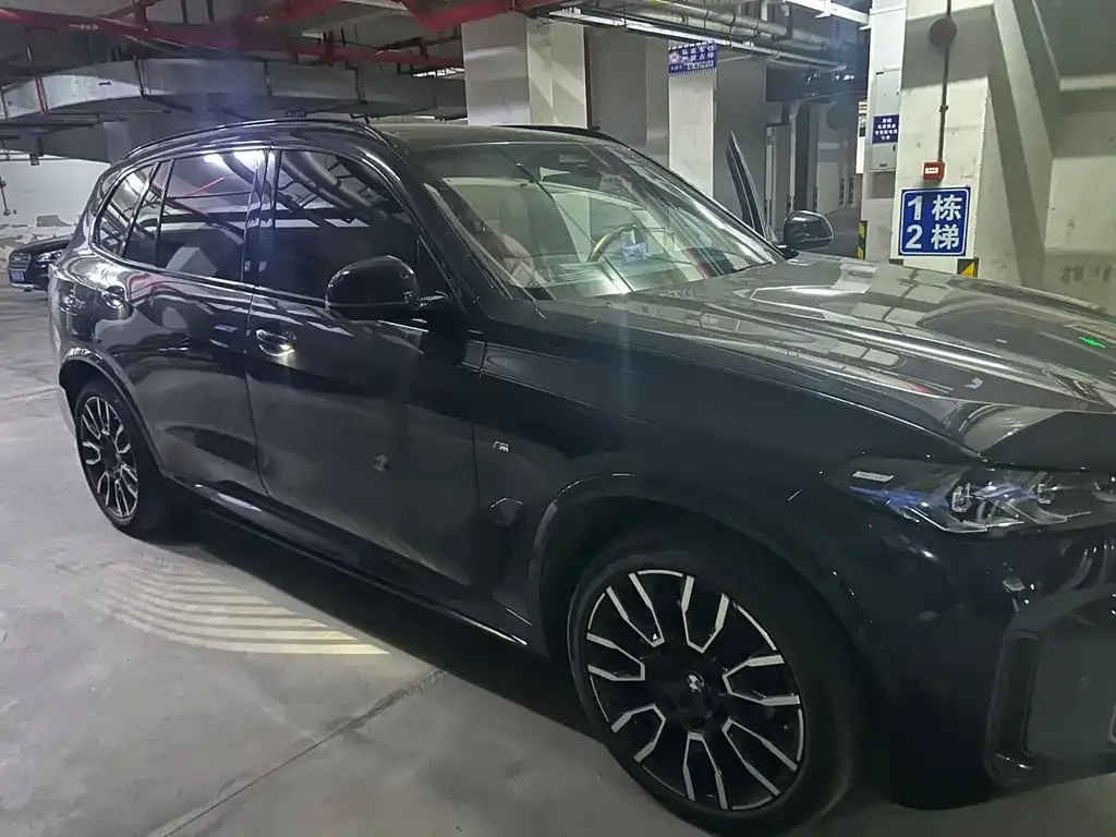 2023 BMW X5 40Li M Sport Night Package