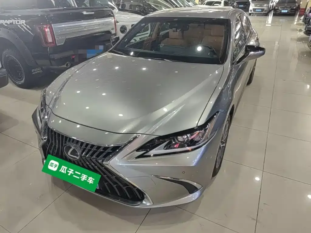 2023 Lexus ES 260 Excellence