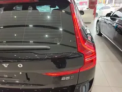 2022 Volvo XC60 4WD Luxury, чёрный — фото 8