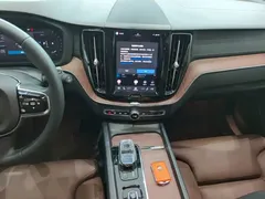 2022 Volvo XC60 4WD Luxury, чёрный — фото 13